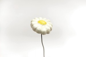 Keramična marjetica na kovinski upogljivi palčki